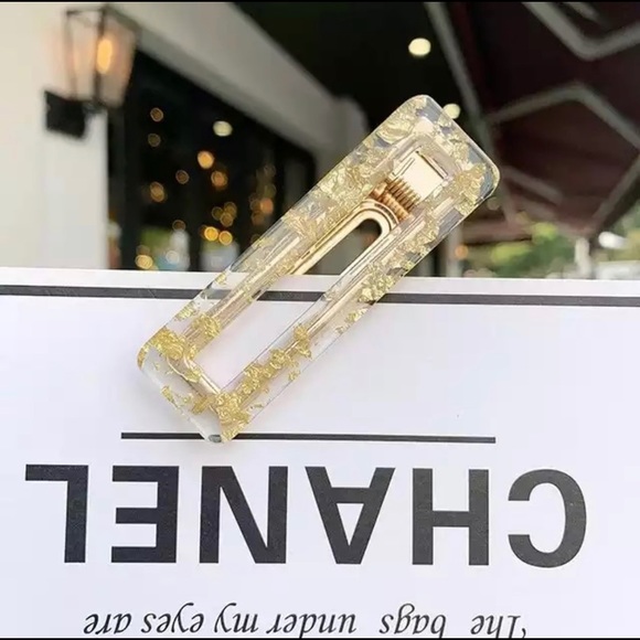 🌫CLEAR🌫 Acrylic Barrettes set of 2 - Picture 3 of 7